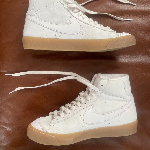 Nike Women's Blazer Mid '77 Sneakers, US Size 8.5 - Picture 6 of 6